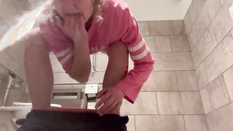 Fingering asshole in public bathroom❤️