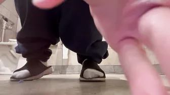 Fingering asshole in public bathroom❤️