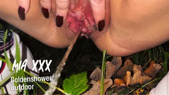 MiaXXX Goldenshower Outdoor