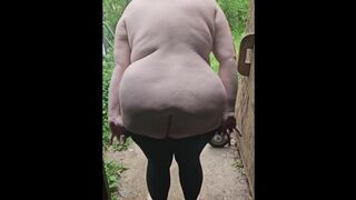 Bbw outside