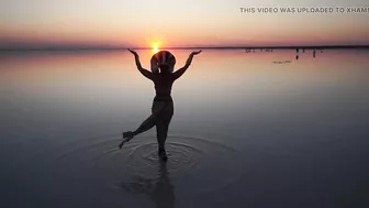 Walk seminaked by Elton-saltlake in Egypt dress-style