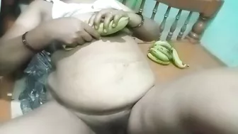 Indian priyanka aunty fingering sex