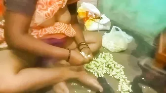 Desi aunty flower sex in home