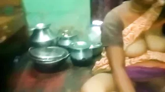 Desi aunty flower sex in home