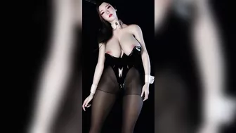 3D sexy Asian slut with black pantyhose shaking her big boobs