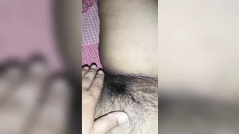 Nind me Maa ki balo wali chuut dekhi. Risky capture -Indian desi hairy pussy.