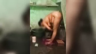 Desi indian girl bathing video