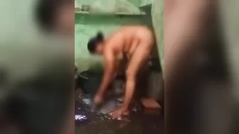 Desi indian girl bathing video