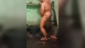 Desi indian girl bathing video