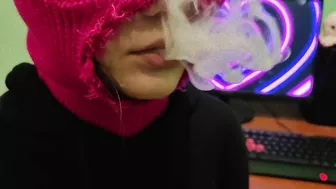 CUTE GIRL IN BALACLAVA SMOKING VAPE TO MUSIC! SMOKING FETISH!