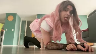 Slutty crossdresser rides a dildo