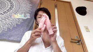 イケメンがいやらしく手を舐める映像♡ / A video of a handsome guy licking a woman's hand ♡