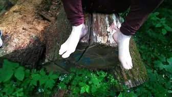 Spread your legs for hard pussy slapping in the woods