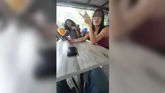 controlando a mi novia y mi exnovia en publico