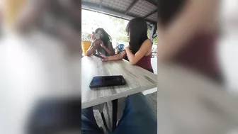 controlando a mi novia y mi exnovia en publico