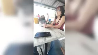 controlando a mi novia y mi exnovia en publico