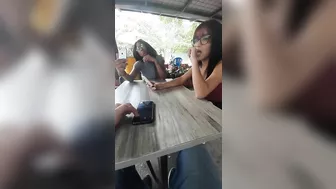 controlando a mi novia y mi exnovia en publico