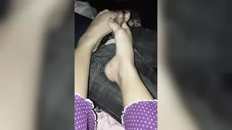 Foot job key Mazy bhen bhai ko de rehi hy ajj Bhai full gram hy foot job sy frige krwa dia bhen ny Bhai ko full dirty ta