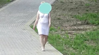 Milf flashing pussy in the park