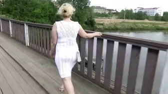 Milf flashing pussy in the park