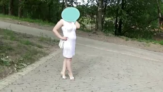 Milf flashing pussy in the park