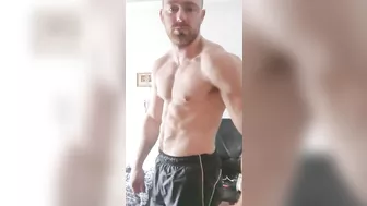 muscle worship maked by guy with perfect body